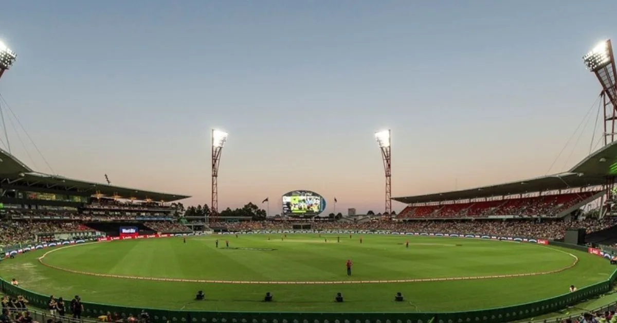 Sydney Showground Stadium Pitch Report: जानिए सिडनी शो ग्राउंड स्टेडियम का पूरा हाल, बल्लेबाजों की उड़ेंगी धज्जियां या गेंदबाजों की होगी पिटाई Sydney Showground Stadium Pitch Report: जानिए सिडनी शो ग्राउंड स्टेडियम का पूरा हाल, बल्लेबाजों की उड़ेंगी धज्जियां या गेंदबाजों की होगी पिटाई