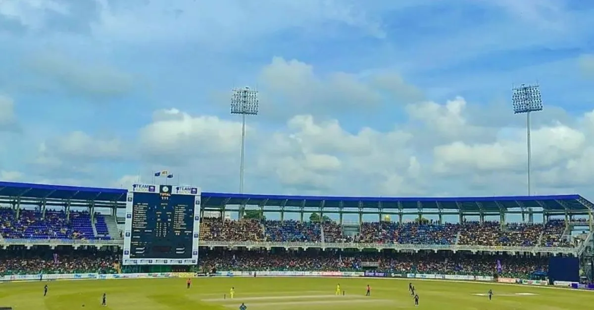 R. Premadasa Stadium Pitch Report: जानिए आर. प्रेमदासा स्टेडियम में कैसा है पिच का मिजाज, बल्लेबाजों की उड़ेंगी धज्जियां या गेंदबाज़ों की होगी पिटाई R. Premadasa Stadium Pitch Report: जानिए आर. प्रेमदासा स्टेडियम में कैसा है पिच का मिजाज, बल्लेबाजों की उड़ेंगी धज्जियां या गेंदबाज़ों की होगी पिटाई
