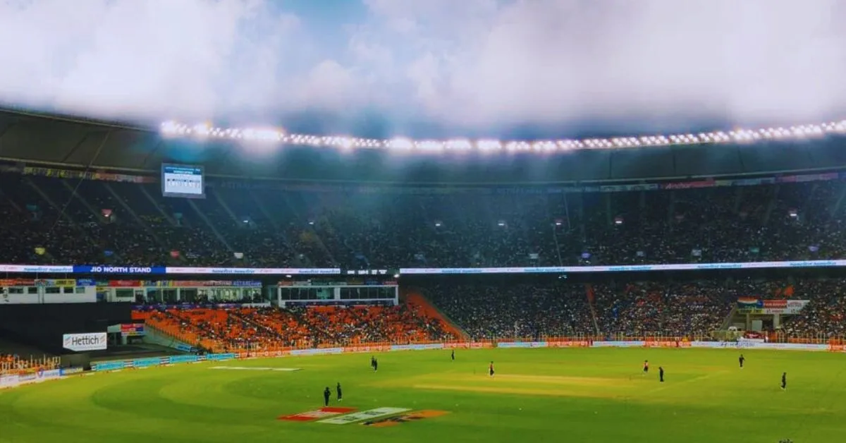 Narendra Modi Stadium Pitch Report: जानिए नरेंद्र मोदी स्टेडियम पिच का मिज़ाज़, बरसेंगे रन या उड़ेंगी धज्जियां