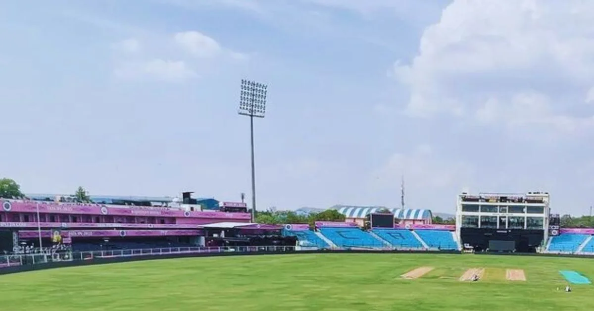 Sawai Mansingh Stadium Pitch Report: सवाई मानसिंह स्टेडियम में बल्लेबाजों के चलेगा बल्ला या गेंदबाज़ों का होगा हल्ला Sawai Mansingh Stadium Pitch Report: सवाई मानसिंह स्टेडियम में बल्लेबाजों के चलेगा बल्ला या गेंदबाज़ों का होगा हल्ला
